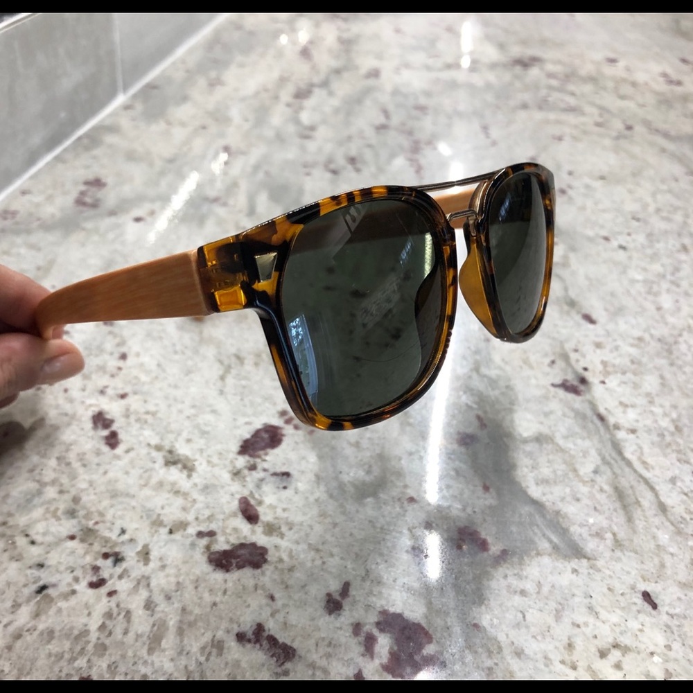 Women’s sunglasses - Picture 3 of 3